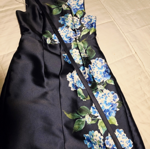 Kay Unger Barbara Floral Gown.  - Picture 14 of 16